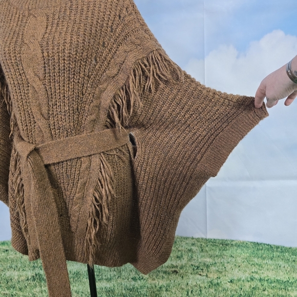 DAVID & DANI | CABLE KNIT BELTED BAT WING FRINGED SWEATER - Picture 12 of 16